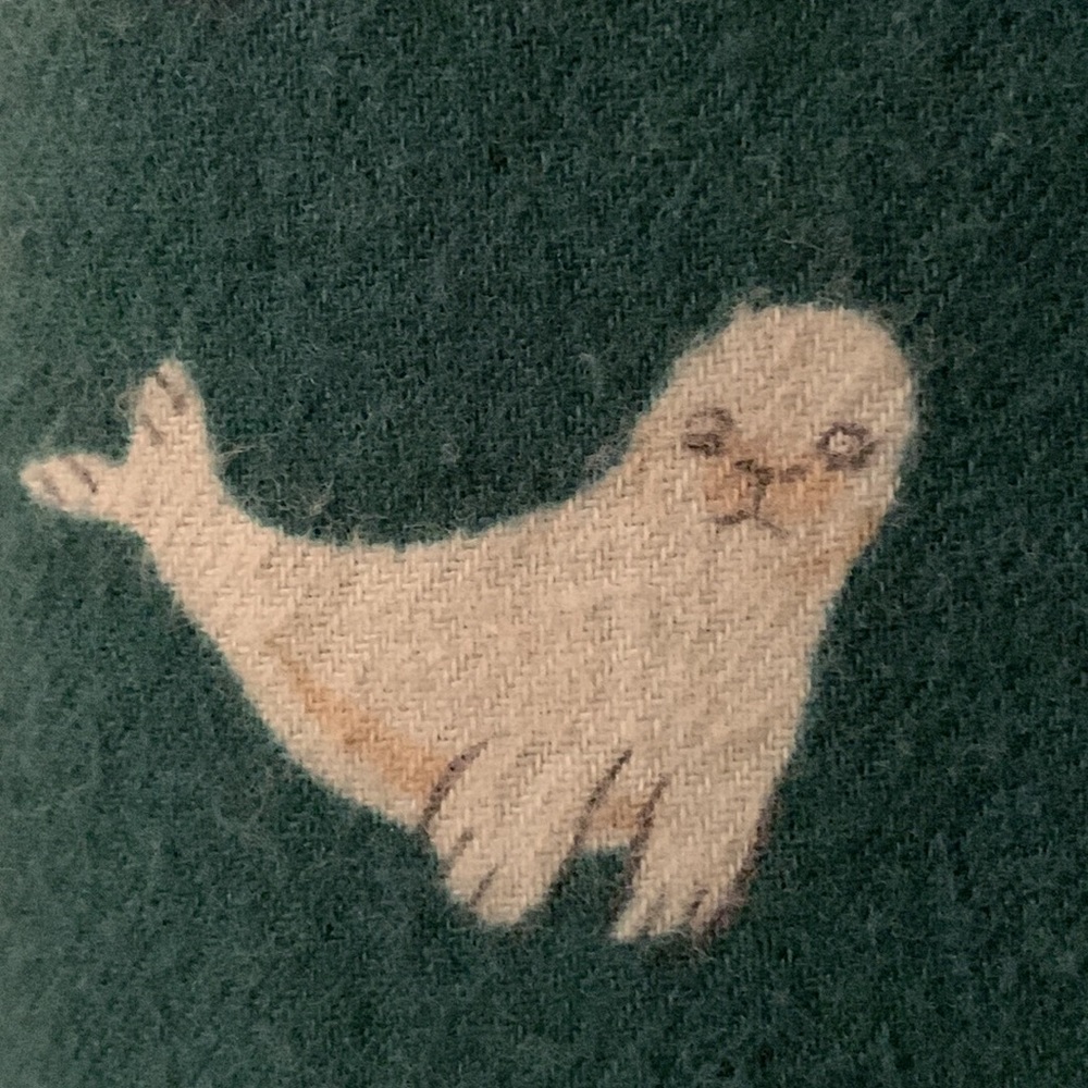 Christmas seal 🦭 pajama top long sleeved seals w hats candy canes used & cute - Picture 6 of 17